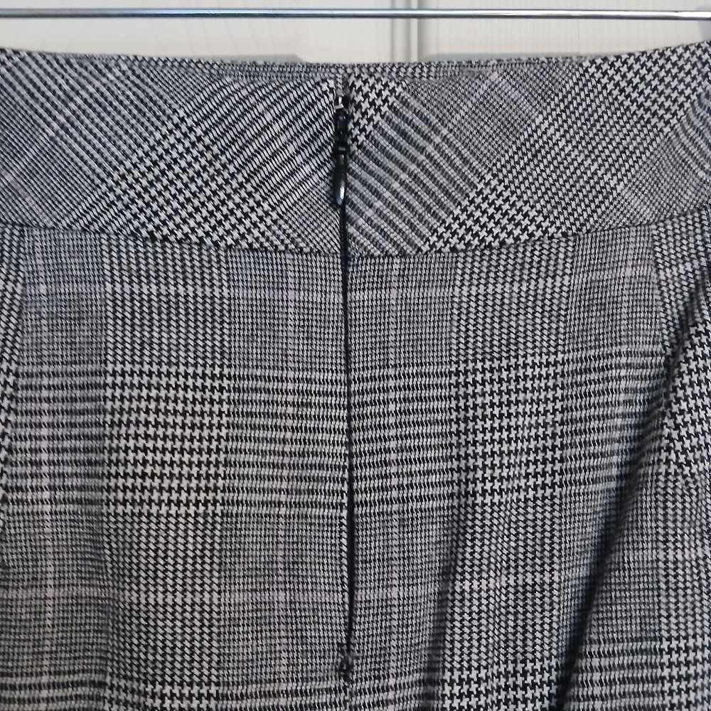 Le Chateau Classic Gray Plaid Pencil Skirt, Size 5/6 - Picture 5 of 8